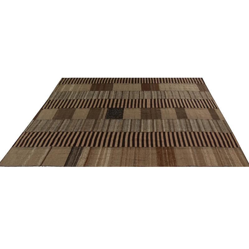 Entdecken Sie die Eleganz der türkischen Kilims mit Teppichen. Dieses exklusive Design, das mit viel Liebe zum Detail entworfen wurde, ist perfekt, um Ihren Raum zu verschönern.