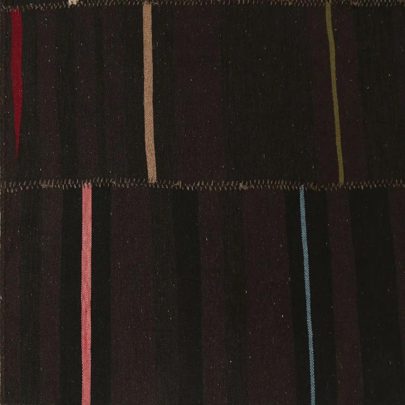 Scopri l'eleganza dei Rug & Kilim della Turchia. Progettato con una meticolosa attenzione ai dettagli, questo design esclusivo è perfetto per valorizzare il tuo spazio.
