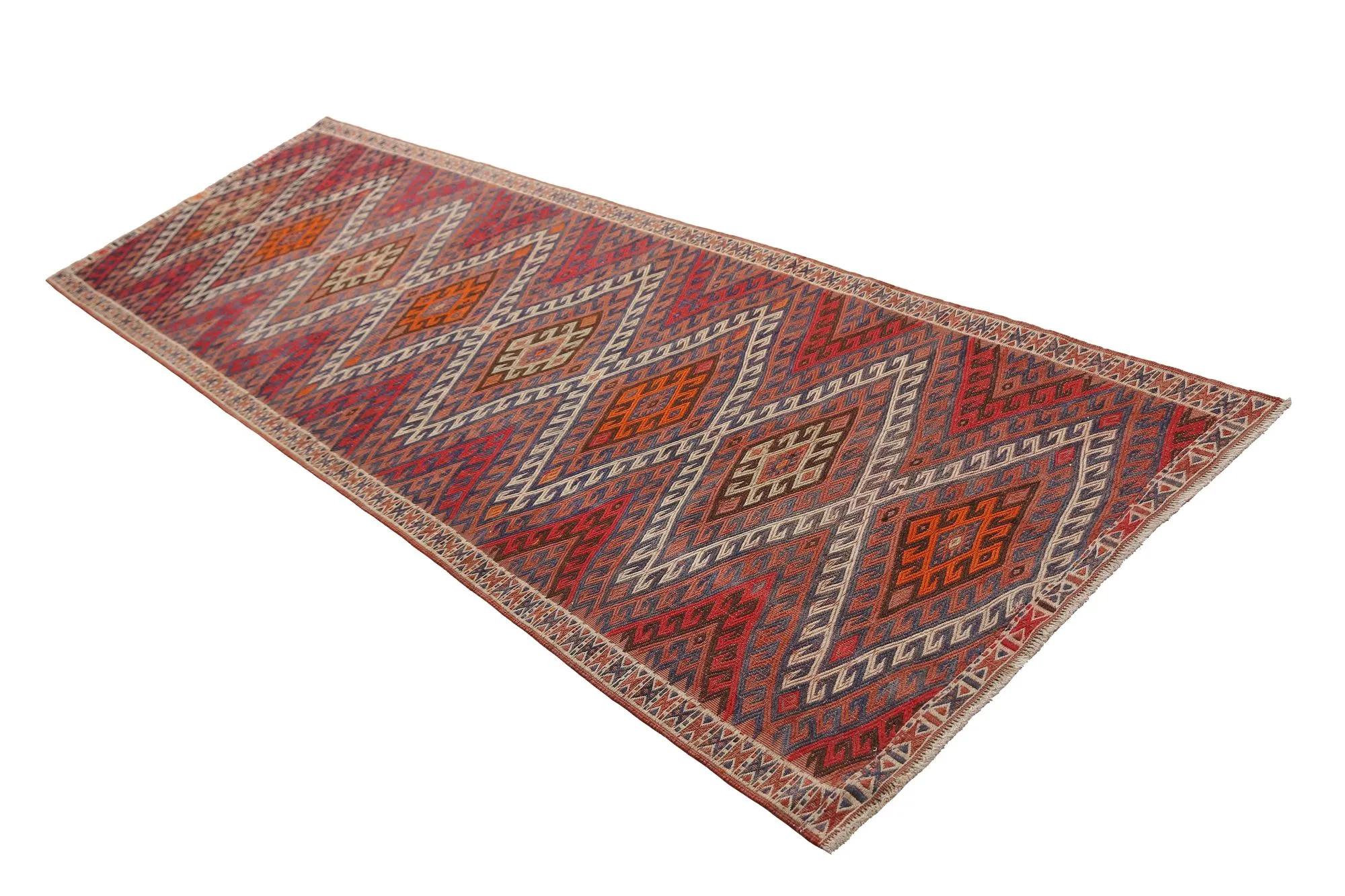 Scopri l'eleganza dei Rug & Kilim della Turchia. Progettato con una meticolosa attenzione ai dettagli, questo design esclusivo è perfetto per valorizzare il tuo spazio.