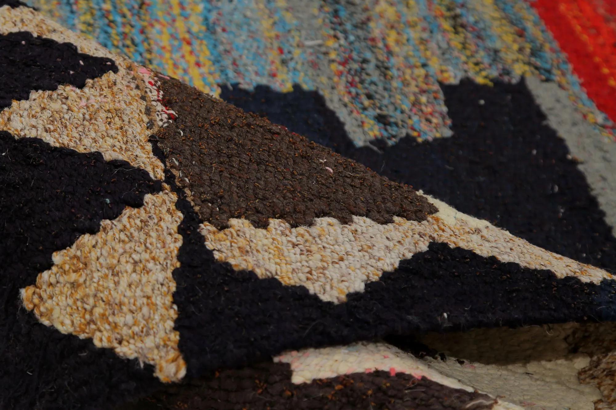Entdecken Sie die Eleganz der türkischen Kilims mit Teppichen. Dieses exklusive Design, das mit viel Liebe zum Detail entworfen wurde, ist perfekt, um Ihren Raum zu verschönern.