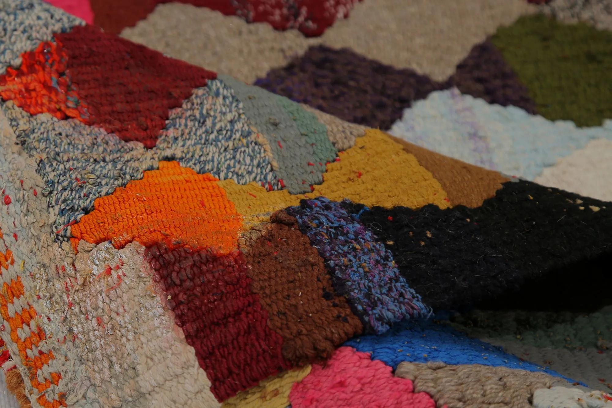 Entdecken Sie die Eleganz der türkischen Kilims mit Teppichen. Dieses exklusive Design, das mit viel Liebe zum Detail entworfen wurde, ist perfekt, um Ihren Raum zu verschönern.