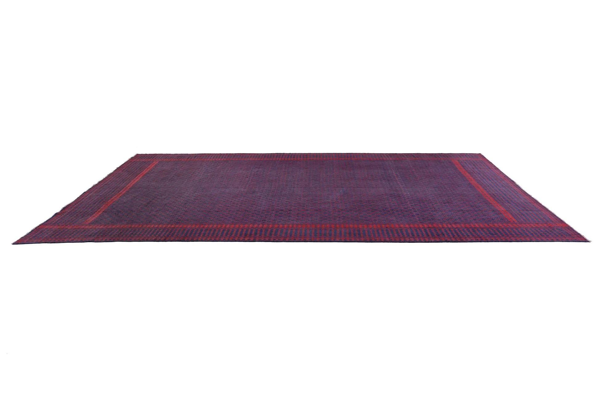 Descubre la elegancia de las alfombras turcas Kilim. Diseñado con meticulosa atención al detalle, este diseño exclusivo es perfecto para realzar tu espacio.
