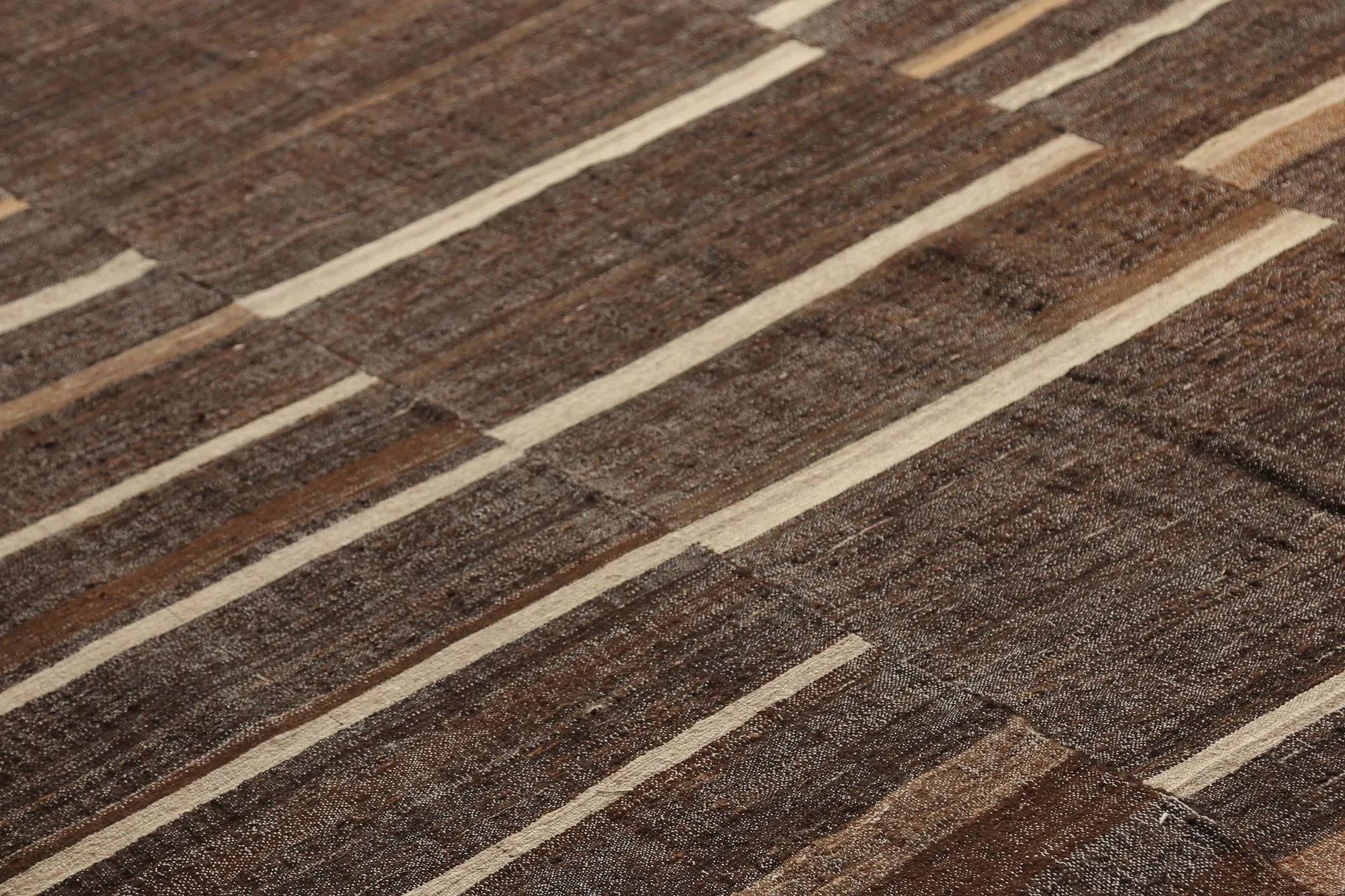 Entdecken Sie die Eleganz der türkischen Kilims mit Teppichen. Dieses exklusive Design, das mit viel Liebe zum Detail entworfen wurde, ist perfekt, um Ihren Raum zu verschönern.