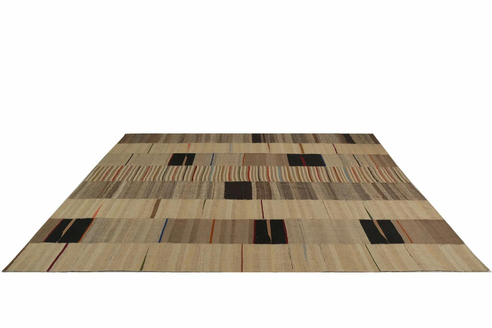 Entdecken Sie die Eleganz der türkischen Kilims mit Teppichen. Dieses exklusive Design, das mit viel Liebe zum Detail entworfen wurde, ist perfekt, um Ihren Raum zu verschönern.