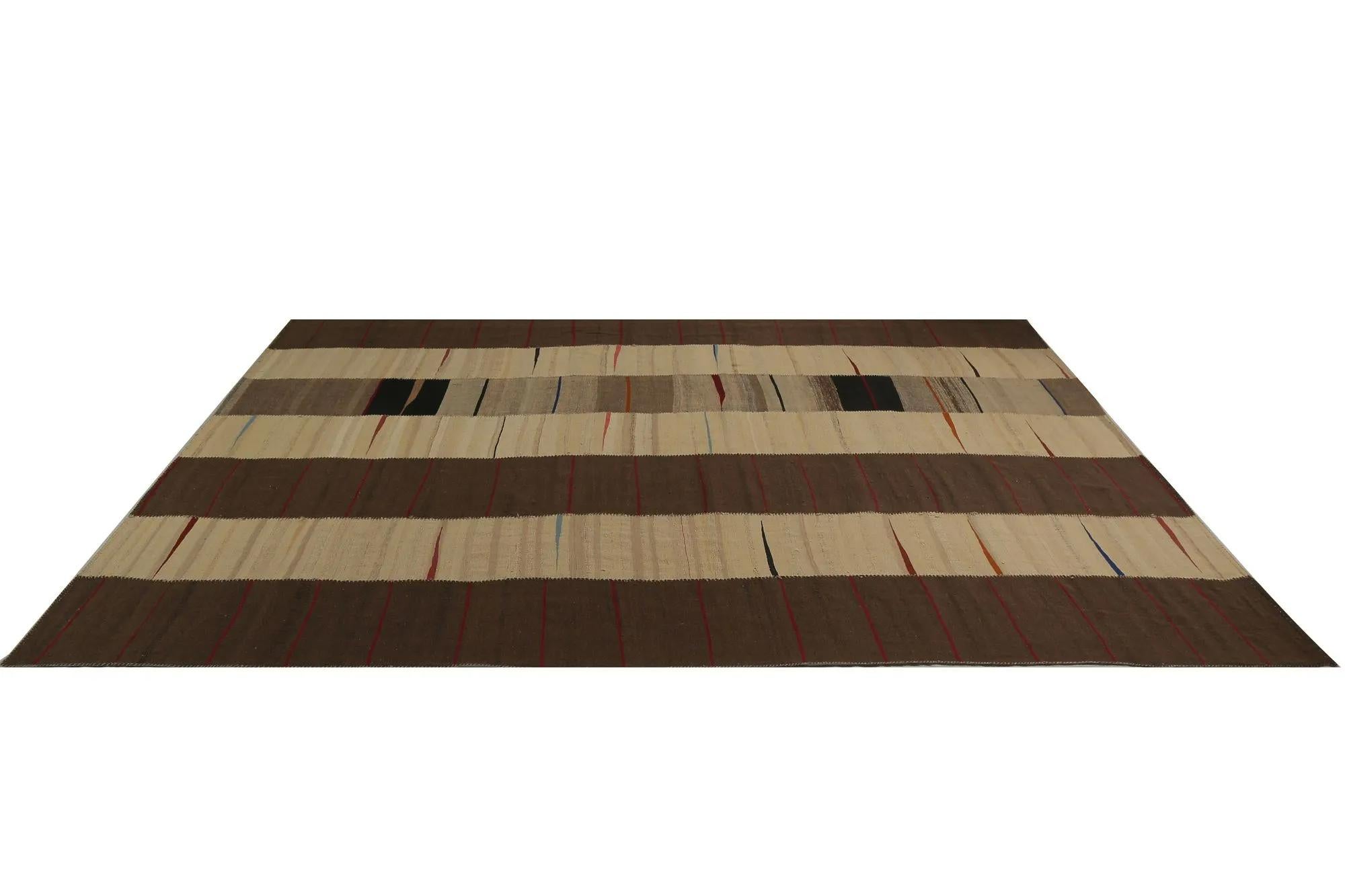 Entdecken Sie die Eleganz der türkischen Kilims mit Teppichen. Dieses exklusive Design, das mit viel Liebe zum Detail entworfen wurde, ist perfekt, um Ihren Raum zu verschönern.