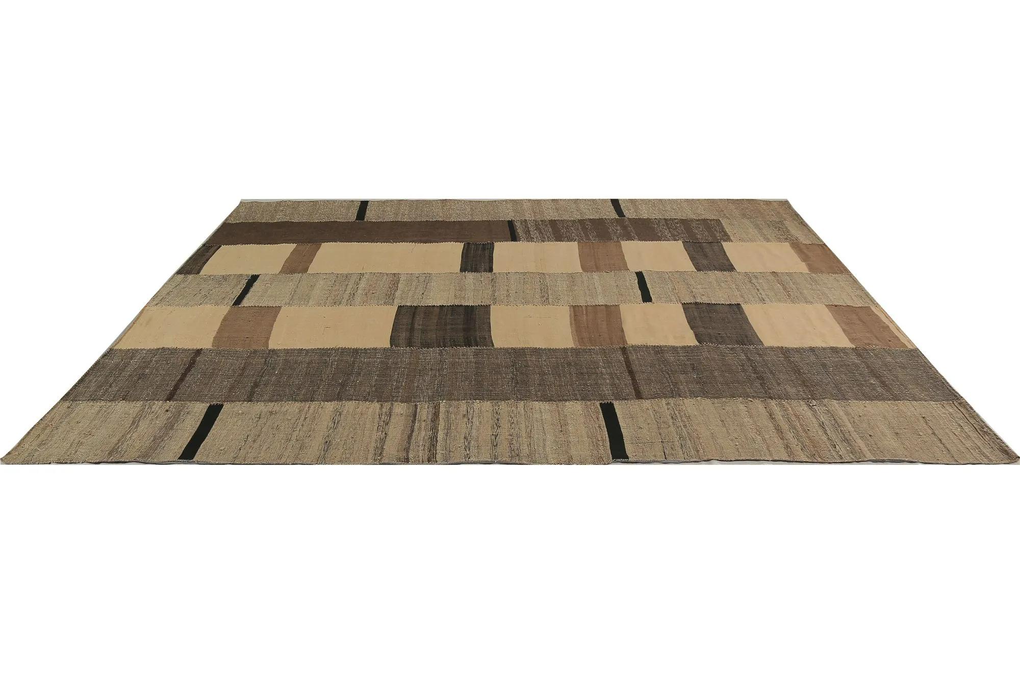 Entdecken Sie die Eleganz der türkischen Kilims mit Teppichen. Dieses exklusive Design, das mit viel Liebe zum Detail entworfen wurde, ist perfekt, um Ihren Raum zu verschönern.
