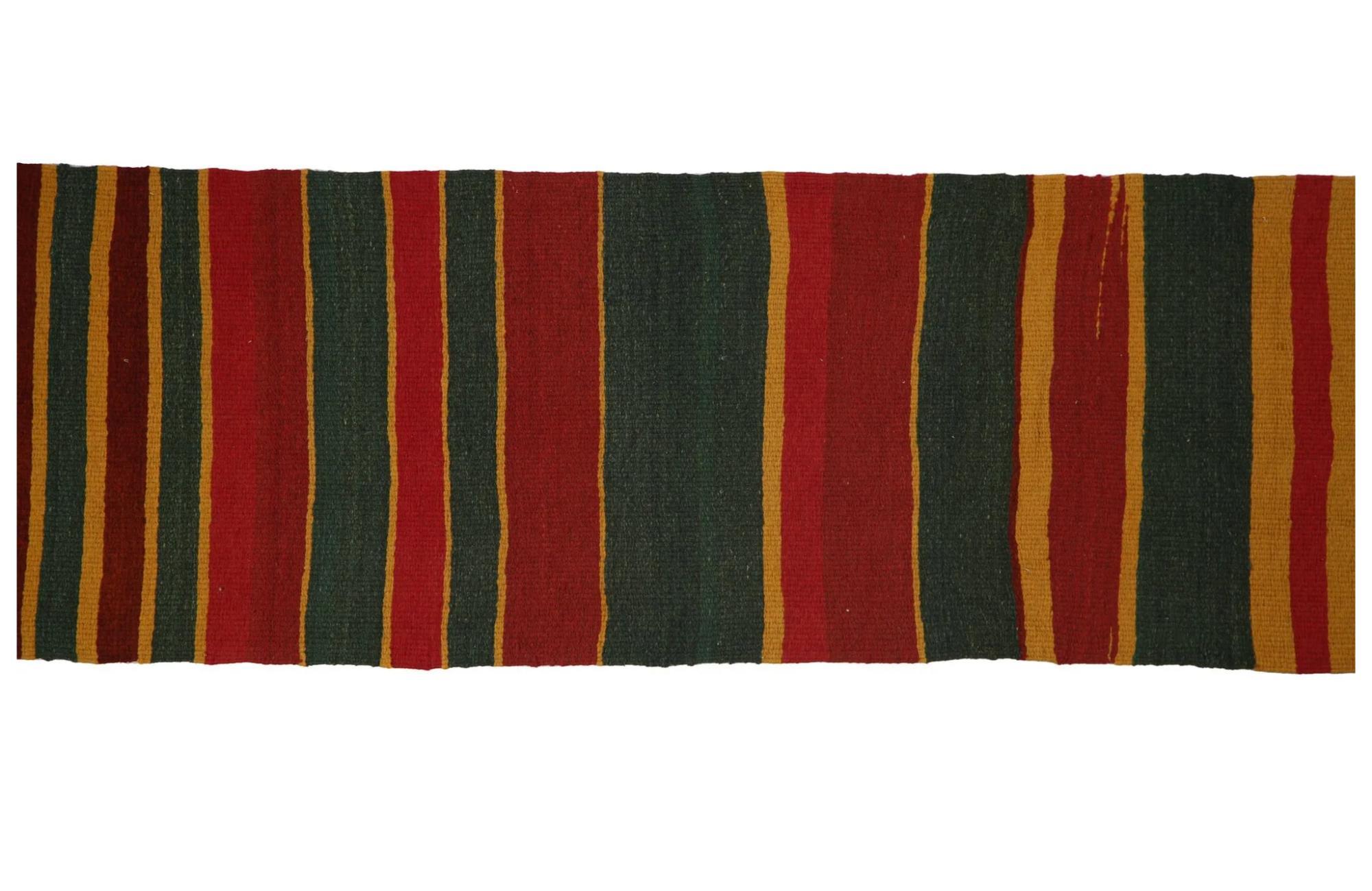 Scopri l'eleganza dei Rug & Kilim della Turchia. Progettato con una meticolosa attenzione ai dettagli, questo design esclusivo è perfetto per valorizzare il tuo spazio.