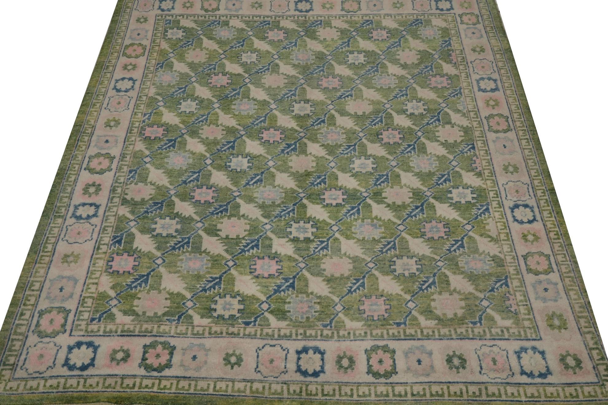 Entdecken Sie die Eleganz des türkischen Oushak mit Teppichen von Circa 1990. Dieses exklusive Design aus Wolle und BlauGrünElfenbeinRosa eignet sich perfekt zur Verschönerung Ihres Raums.
