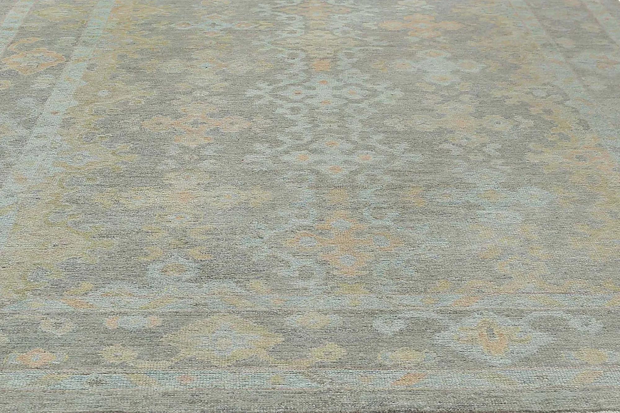 Entdecken Sie die Eleganz von Turkey Oushak mit seinen Teppichen. Dieses exklusive Design, das mit viel Liebe zum Detail entworfen wurde, ist perfekt, um Ihren Raum zu verschönern.