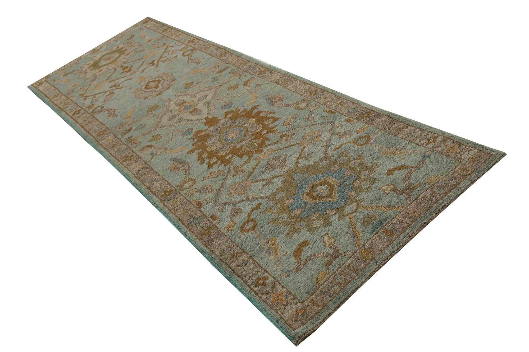 Entdecken Sie die Eleganz von Turkey Oushak mit seinen Teppichen. Dieses exklusive Design, das mit viel Liebe zum Detail entworfen wurde, ist perfekt, um Ihren Raum zu verschönern.