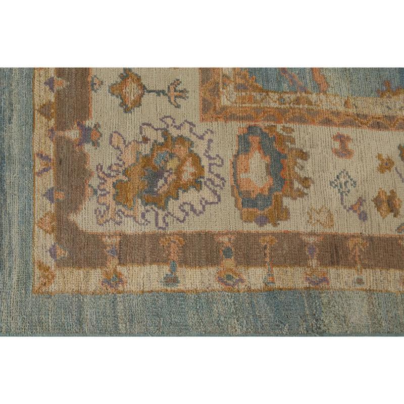 Entdecken Sie die Eleganz von Turkey Oushak mit seinen Teppichen. Dieses exklusive Design, das mit viel Liebe zum Detail entworfen wurde, ist perfekt, um Ihren Raum zu verschönern.