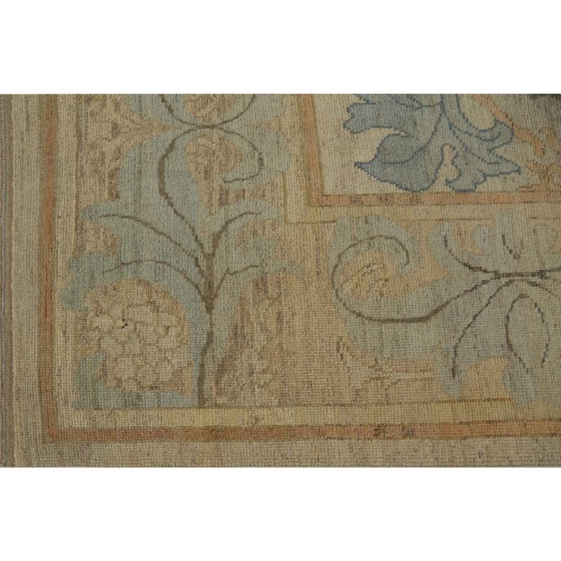 Scopri l'eleganza dei tappeti per l'area della Turchia Oushak. Progettato con una meticolosa attenzione ai dettagli, questo design esclusivo è perfetto per valorizzare il tuo spazio.