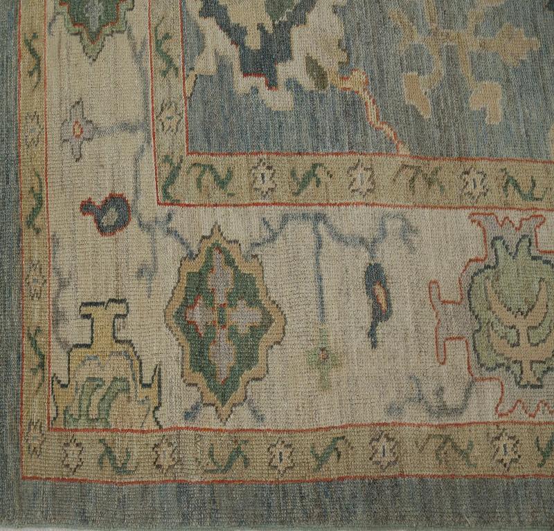 Entdecken Sie die Eleganz von Turkey Oushak mit seinen Teppichen. Dieses exklusive Design, das mit viel Liebe zum Detail entworfen wurde, ist perfekt, um Ihren Raum zu verschönern.