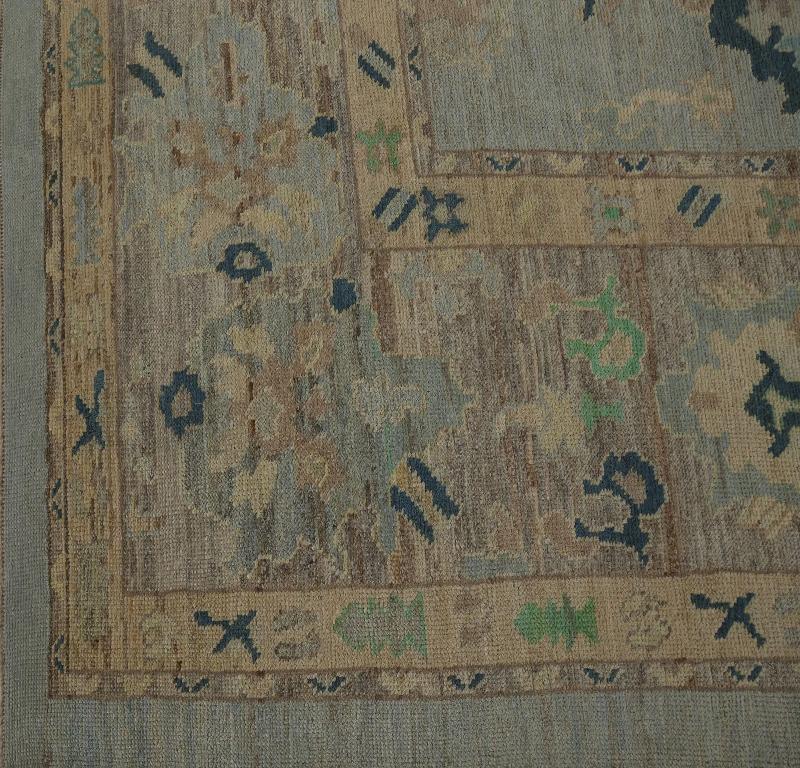 Entdecken Sie die Eleganz von Turkey Oushak mit seinen Teppichen. Dieses exklusive Design, das mit viel Liebe zum Detail entworfen wurde, ist perfekt, um Ihren Raum zu verschönern.
