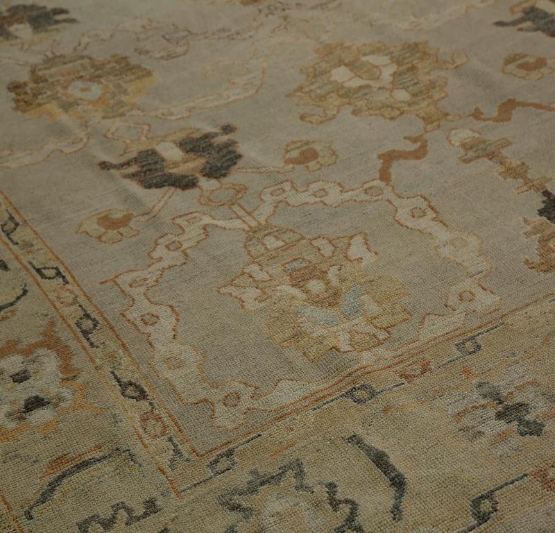 Entdecken Sie die Eleganz von Turkey Oushak mit seinen Teppichen. Dieses exklusive Design, das mit viel Liebe zum Detail entworfen wurde, ist perfekt, um Ihren Raum zu verschönern.