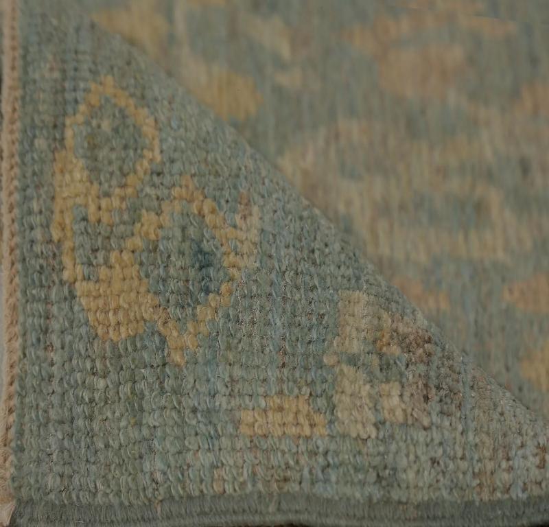 Entdecken Sie die Eleganz von Turkey Oushak mit seinen Teppichen. Dieses exklusive Design, das mit viel Liebe zum Detail entworfen wurde, ist perfekt, um Ihren Raum zu verschönern.