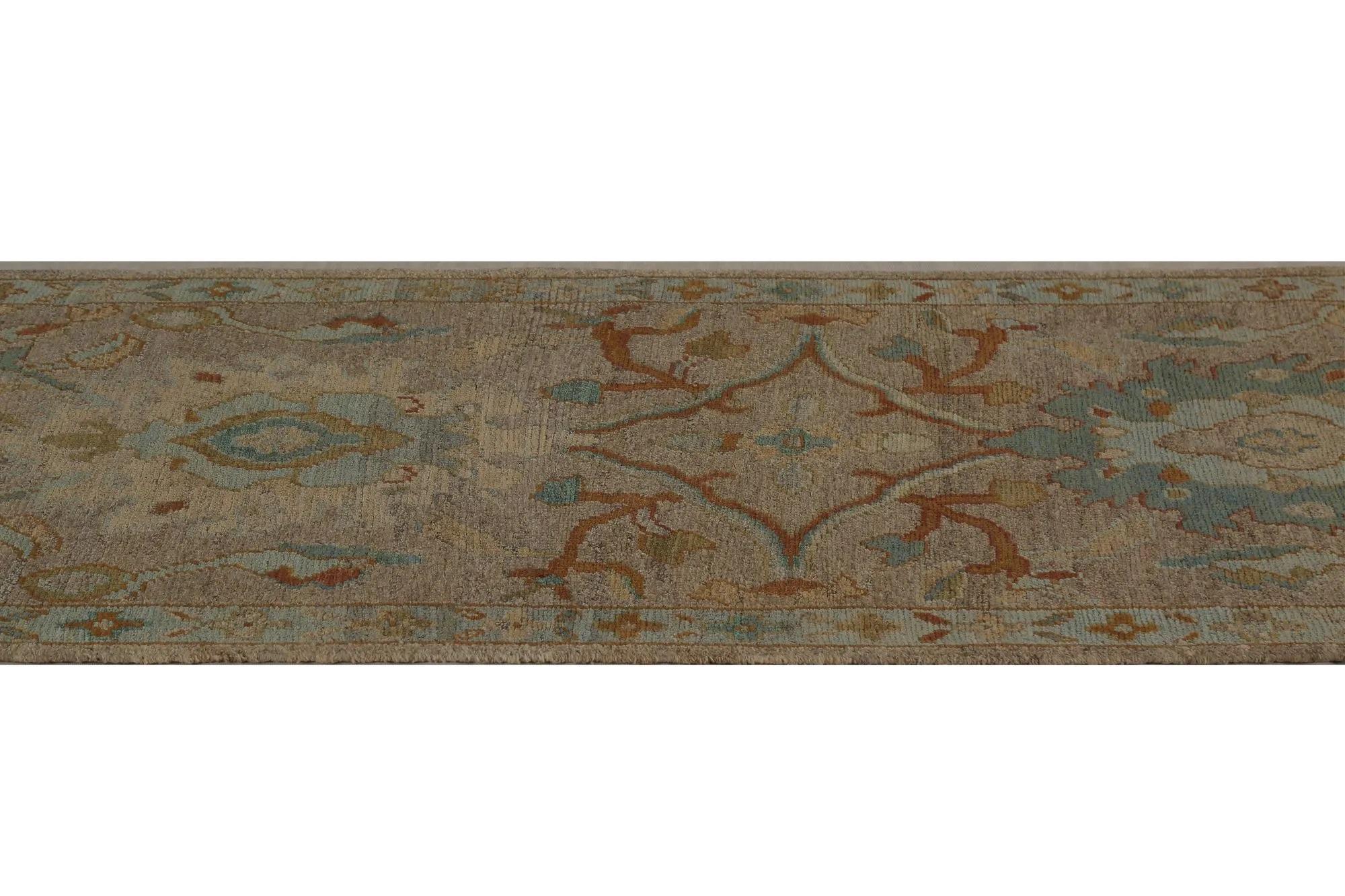 Entdecken Sie die Eleganz von Turkey Oushak mit seinen Teppichen. Dieses exklusive Design, das mit viel Liebe zum Detail entworfen wurde, ist perfekt, um Ihren Raum zu verschönern.