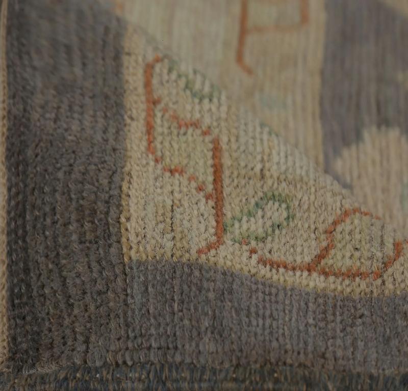 Entdecken Sie die Eleganz von Turkey Oushak mit seinen Teppichen. Dieses exklusive Design, das mit viel Liebe zum Detail entworfen wurde, ist perfekt, um Ihren Raum zu verschönern.
