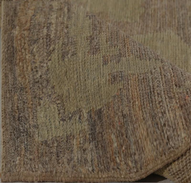 Entdecken Sie die Eleganz von Turkey Oushak mit seinen Teppichen. Dieses exklusive Design, das mit viel Liebe zum Detail entworfen wurde, ist perfekt, um Ihren Raum zu verschönern.