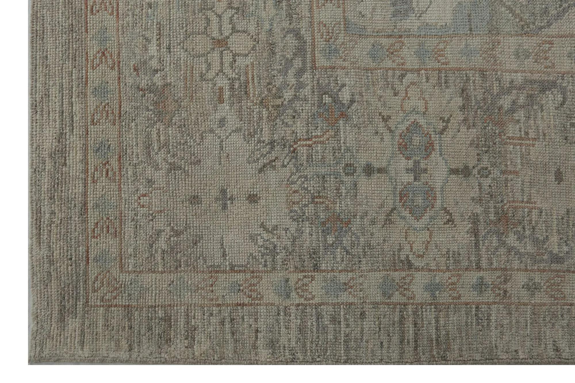 Entdecken Sie die Eleganz von Turkey Oushak mit seinen Teppichen. Dieses exklusive Design, das mit viel Liebe zum Detail entworfen wurde, ist perfekt, um Ihren Raum zu verschönern.