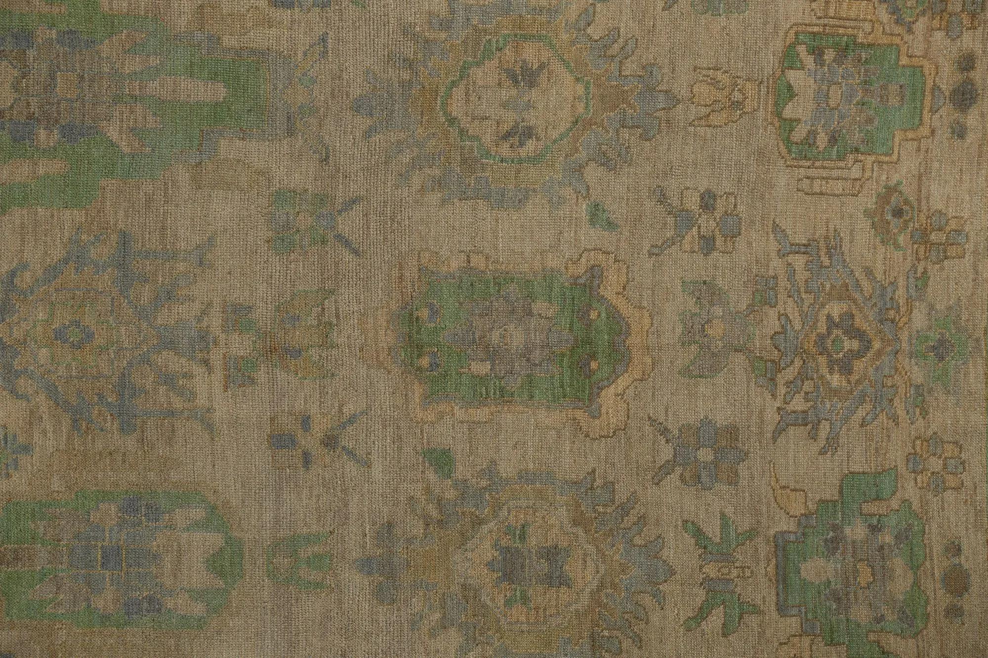 Scopri l'eleganza dei tappeti per l'area della Turchia Oushak. Progettato con una meticolosa attenzione ai dettagli, questo design esclusivo è perfetto per valorizzare il tuo spazio.