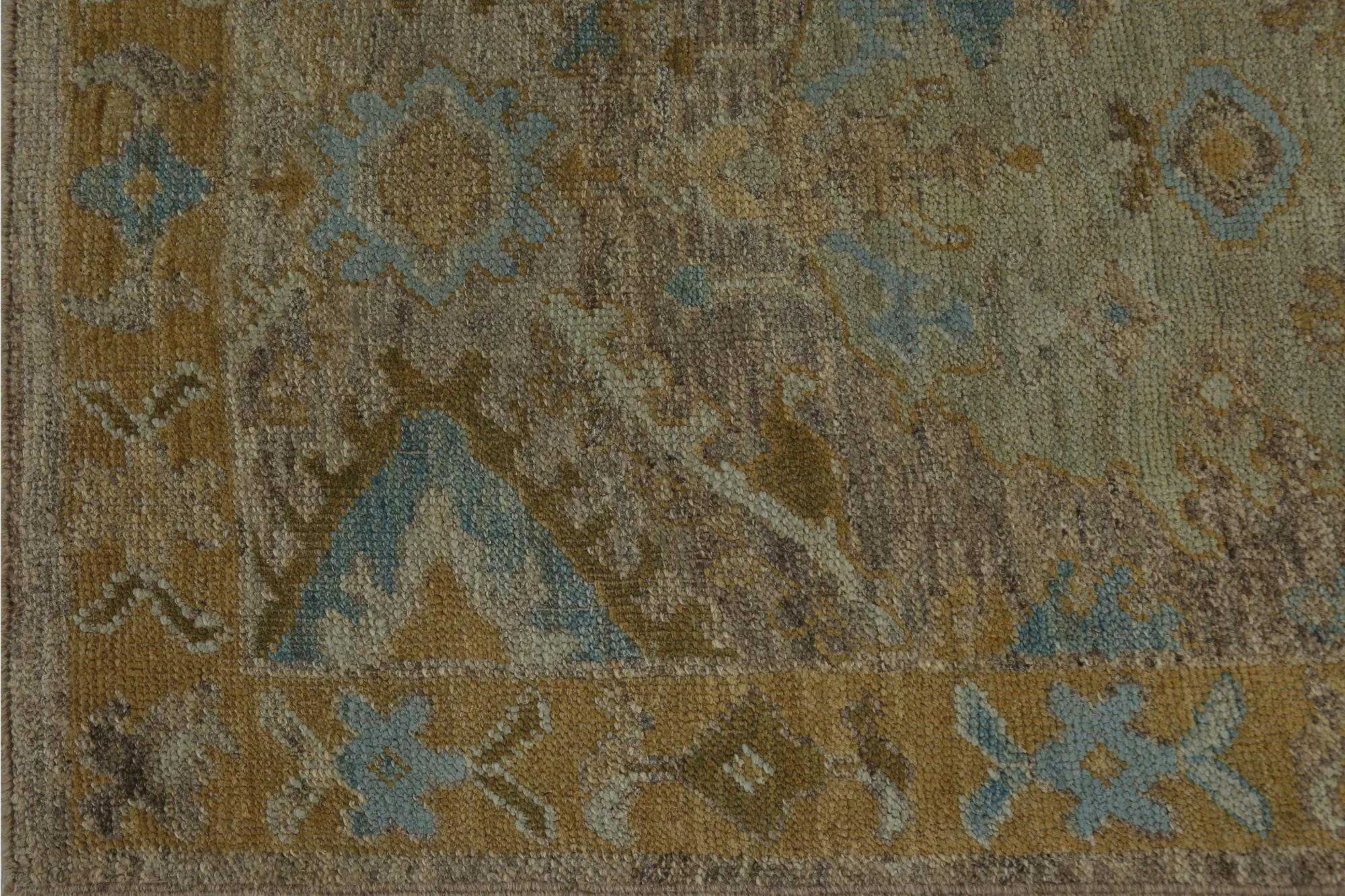Entdecken Sie die Eleganz von Turkey Oushak mit seinen Teppichen. Dieses exklusive Design, das mit viel Liebe zum Detail entworfen wurde, ist perfekt, um Ihren Raum zu verschönern.
