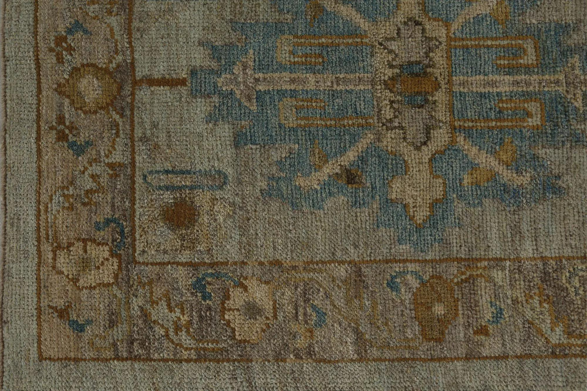 Entdecken Sie die Eleganz von Turkey Oushak mit seinen Teppichen. Dieses exklusive Design, das mit viel Liebe zum Detail entworfen wurde, ist perfekt, um Ihren Raum zu verschönern.