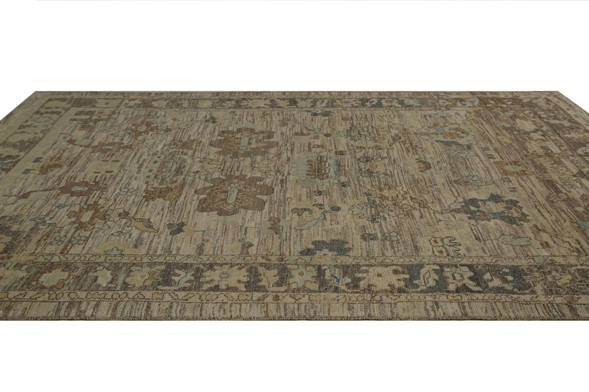 Scopri l'eleganza dei tappeti per l'area della Turchia Oushak. Progettato con una meticolosa attenzione ai dettagli, questo design esclusivo è perfetto per valorizzare il tuo spazio.