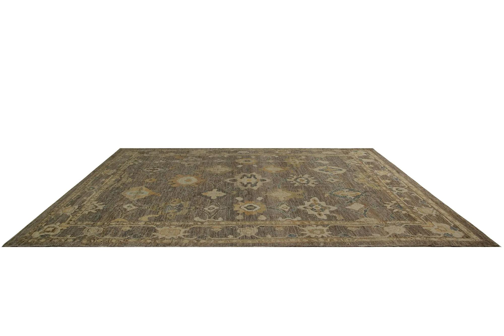Scopri l'eleganza dei tappeti per l'area della Turchia Oushak. Progettato con una meticolosa attenzione ai dettagli, questo design esclusivo è perfetto per valorizzare il tuo spazio.