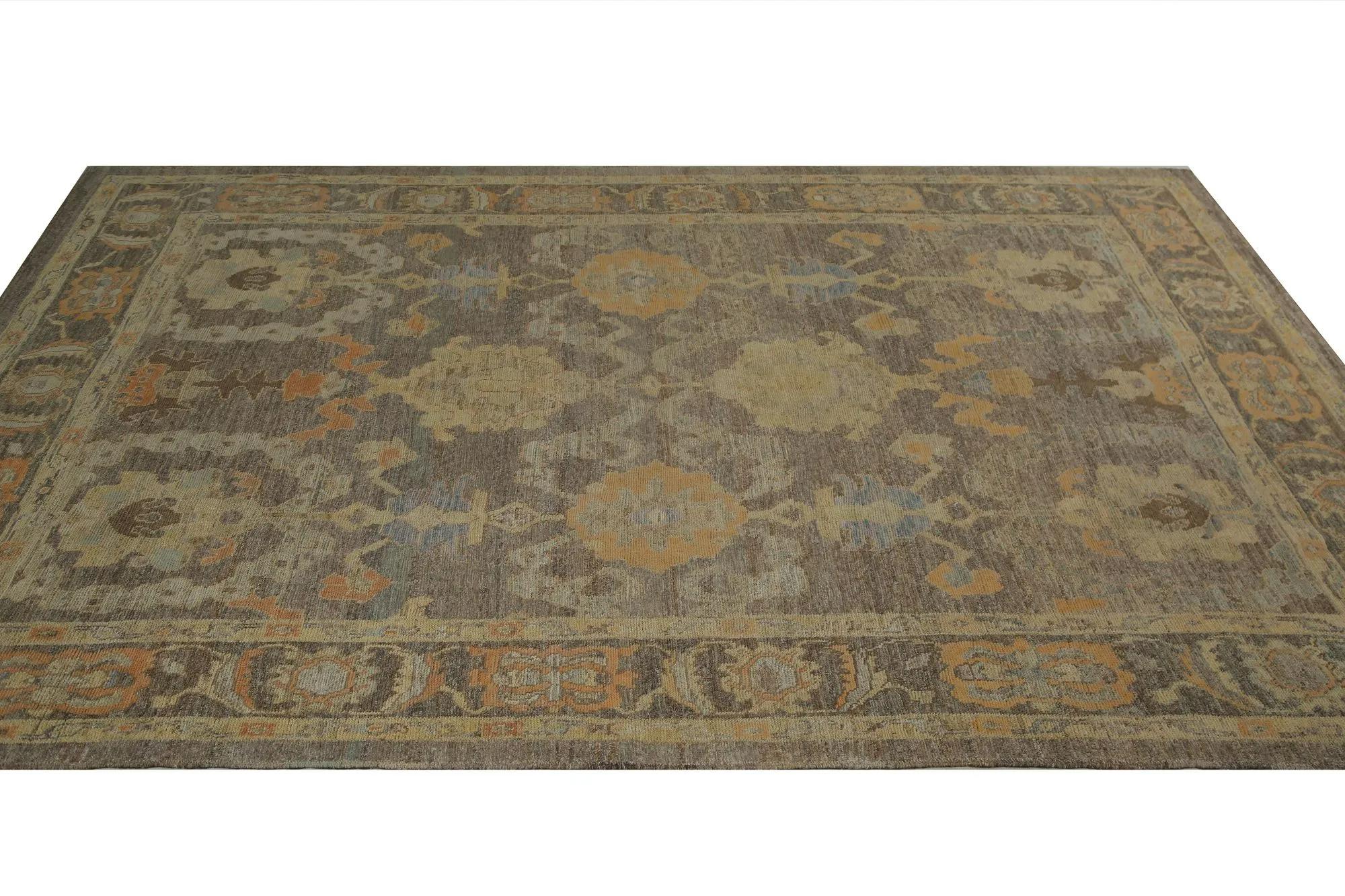 Scopri l'eleganza dei tappeti per l'area della Turchia Oushak. Progettato con una meticolosa attenzione ai dettagli, questo design esclusivo è perfetto per valorizzare il tuo spazio.