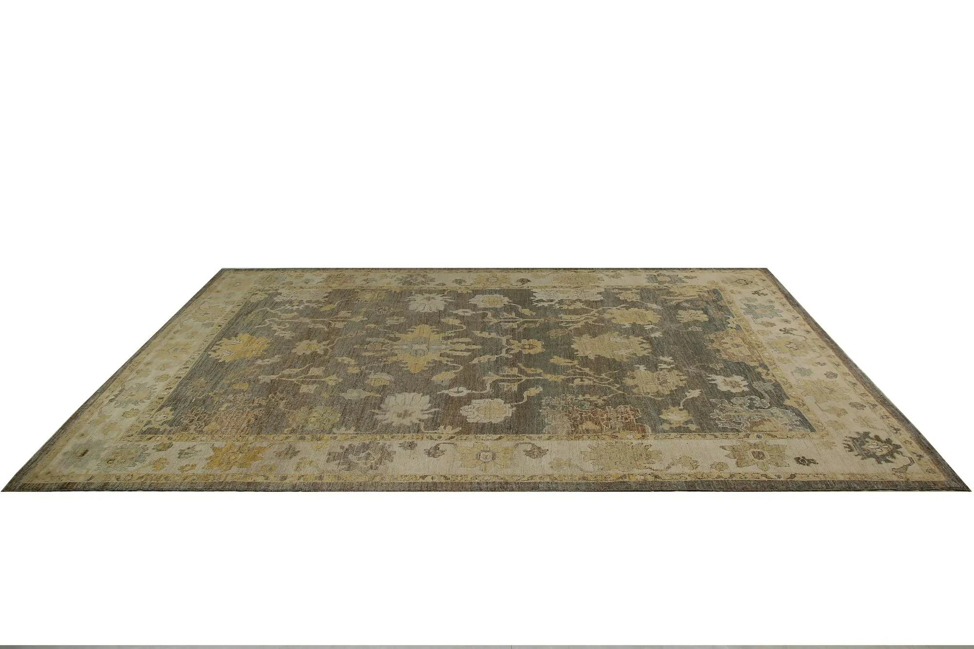 Scopri l'eleganza dei tappeti per l'area della Turchia Oushak. Progettato con una meticolosa attenzione ai dettagli, questo design esclusivo è perfetto per valorizzare il tuo spazio.