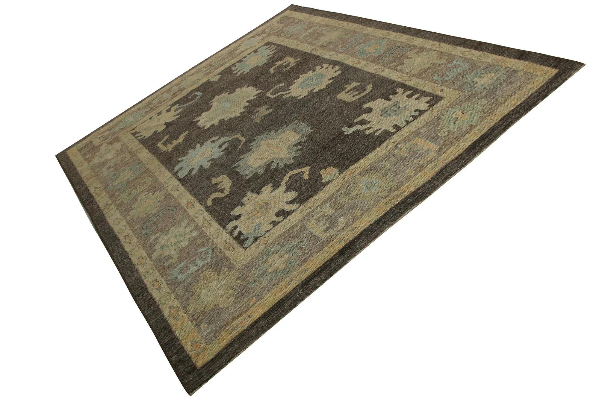 Entdecken Sie die Eleganz von Turkey Oushak mit seinen Teppichen. Dieses exklusive Design, das mit viel Liebe zum Detail entworfen wurde, ist perfekt, um Ihren Raum zu verschönern.
