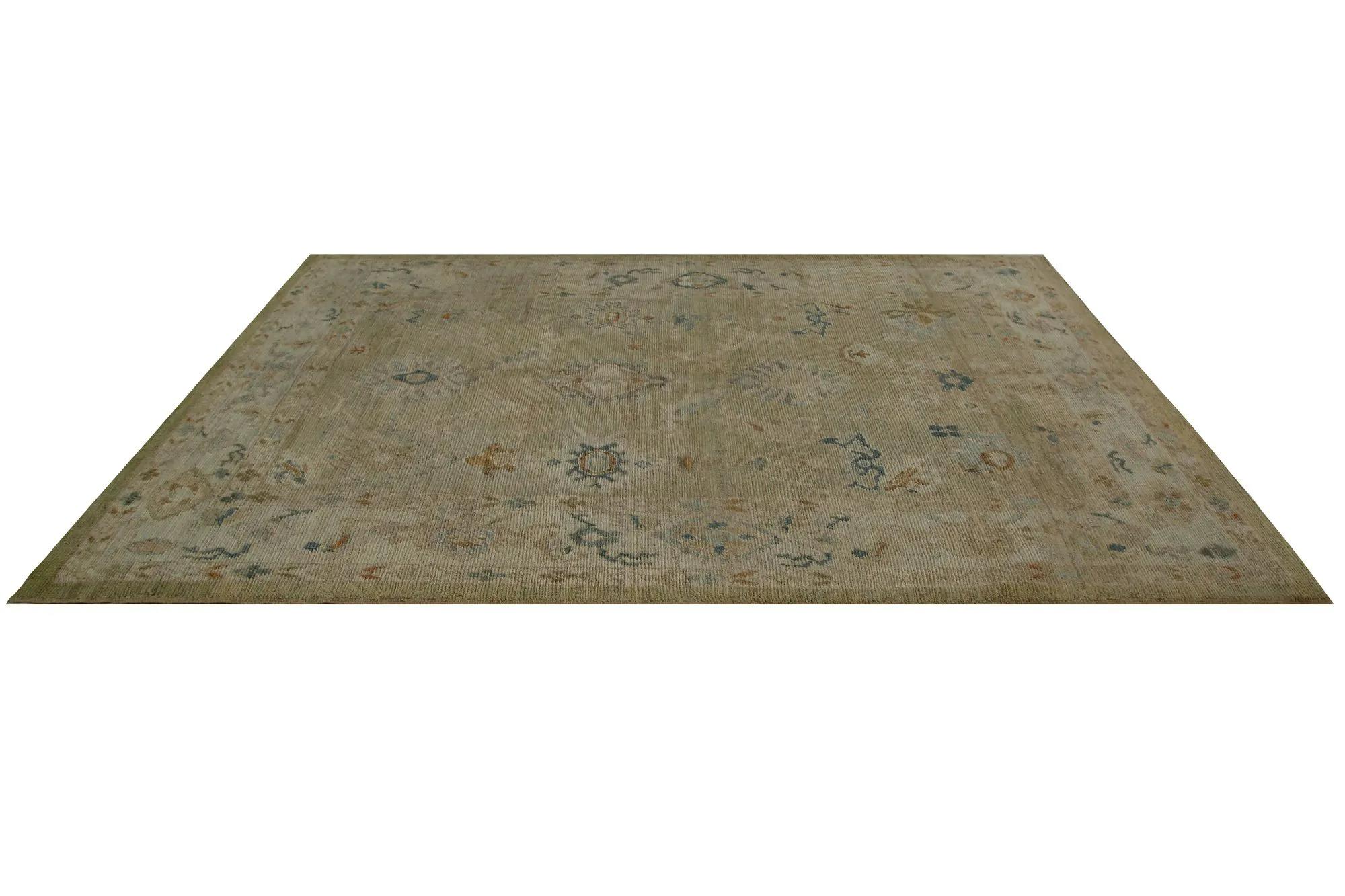 Scopri l'eleganza dei tappeti per l'area della Turchia Oushak. Progettato con una meticolosa attenzione ai dettagli, questo design esclusivo è perfetto per valorizzare il tuo spazio.