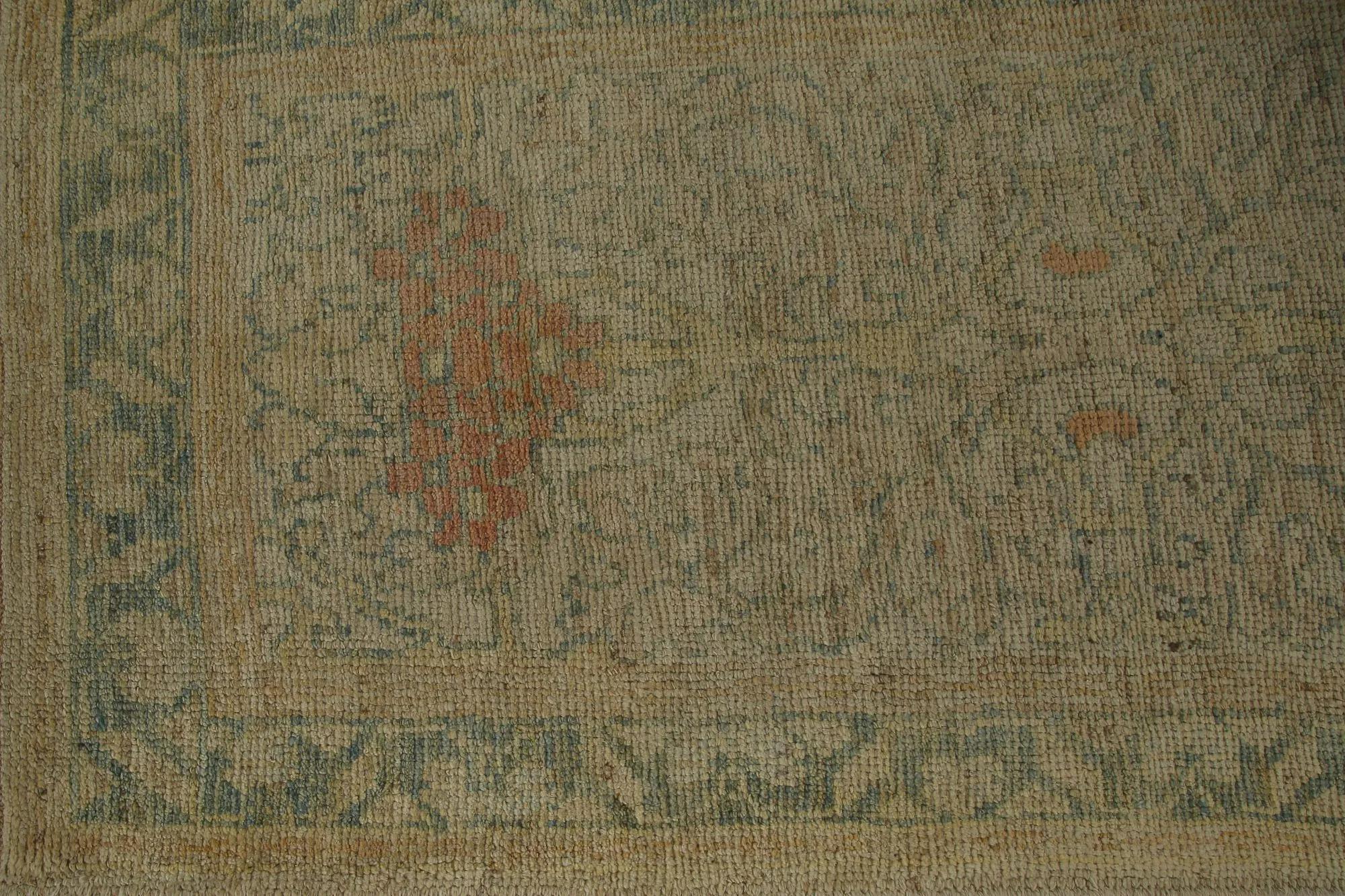 Entdecken Sie die Eleganz von Turkey Oushak mit seinen Teppichen. Dieses exklusive Design, das mit viel Liebe zum Detail entworfen wurde, ist perfekt, um Ihren Raum zu verschönern.