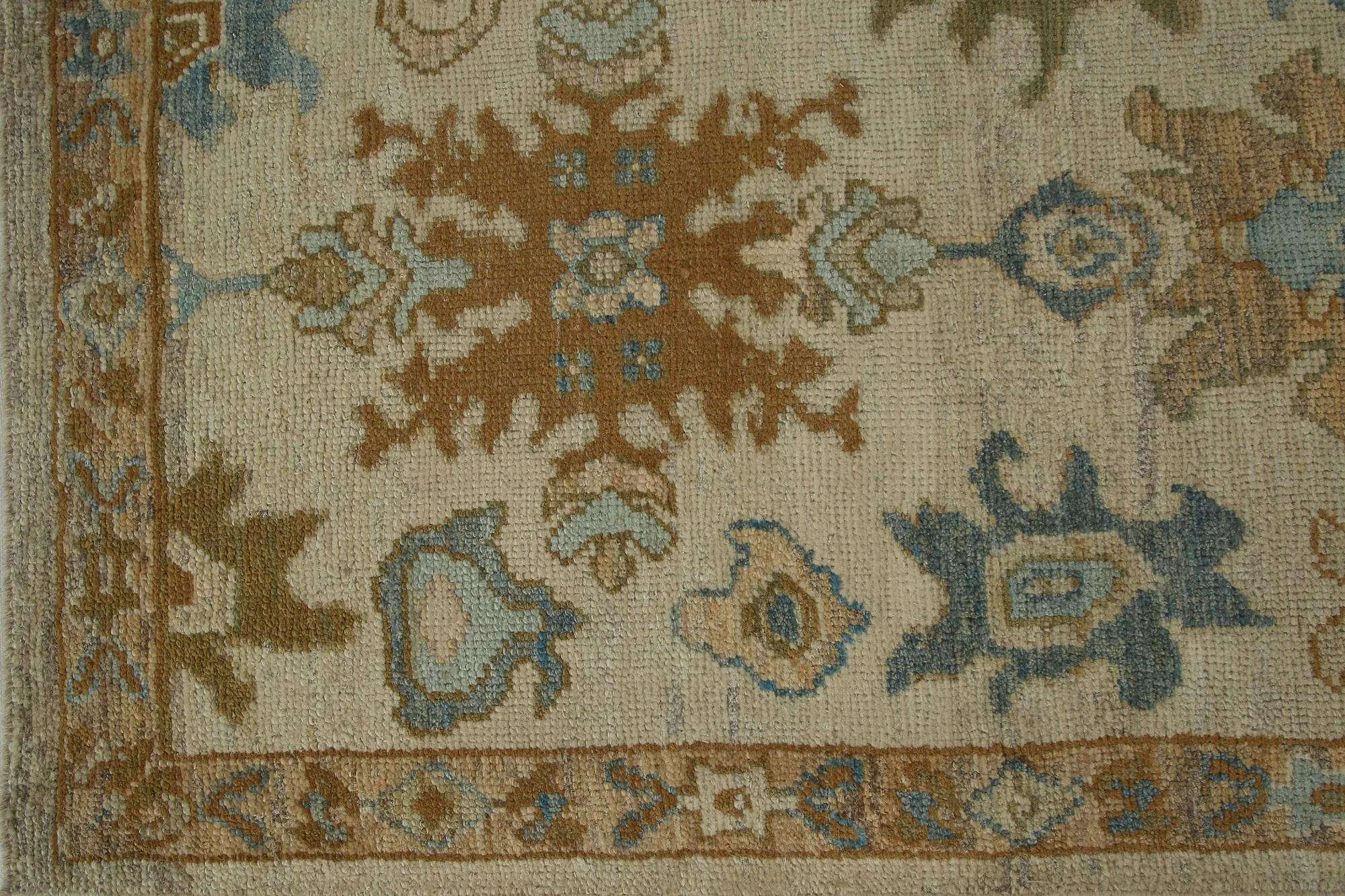 Entdecken Sie die Eleganz von Turkey Oushak mit seinen Teppichen. Dieses exklusive Design, das mit viel Liebe zum Detail entworfen wurde, ist perfekt, um Ihren Raum zu verschönern.