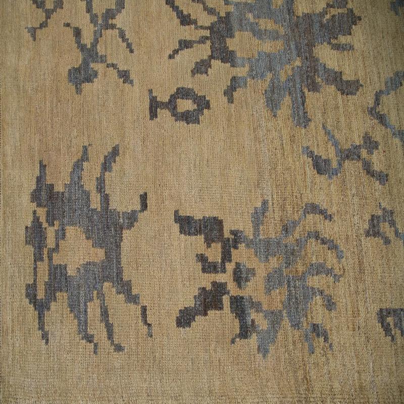 Artistic Expression: A Hand-Knotted Abstract Turkish Oushak Area Rug
Transform your space with the raw beauty and contemporary spirit of this unique Turkish Oushak area rug. Hand-knotted by skilled artisans, this piece breaks from conventional