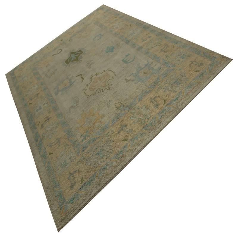 Entdecken Sie die Eleganz von Turkey Oushak mit seinen Teppichen. Dieses exklusive Design, das mit viel Liebe zum Detail entworfen wurde, ist perfekt, um Ihren Raum zu verschönern.