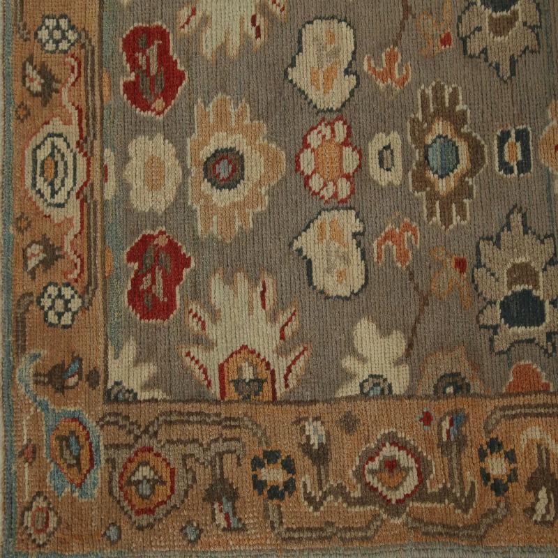 Entdecken Sie die Eleganz von Turkey Oushak mit seinen Teppichen. Dieses exklusive Design, das mit viel Liebe zum Detail entworfen wurde, ist perfekt, um Ihren Raum zu verschönern.