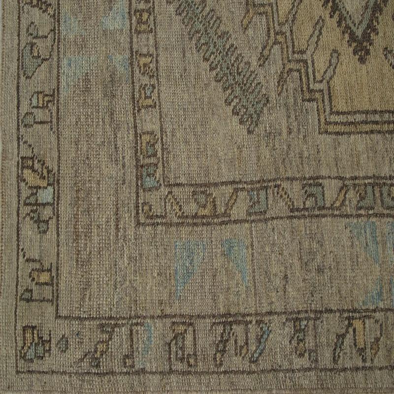 Entdecken Sie die Eleganz von Turkey Oushak mit seinen Teppichen. Dieses exklusive Design, das mit viel Liebe zum Detail entworfen wurde, ist perfekt, um Ihren Raum zu verschönern.