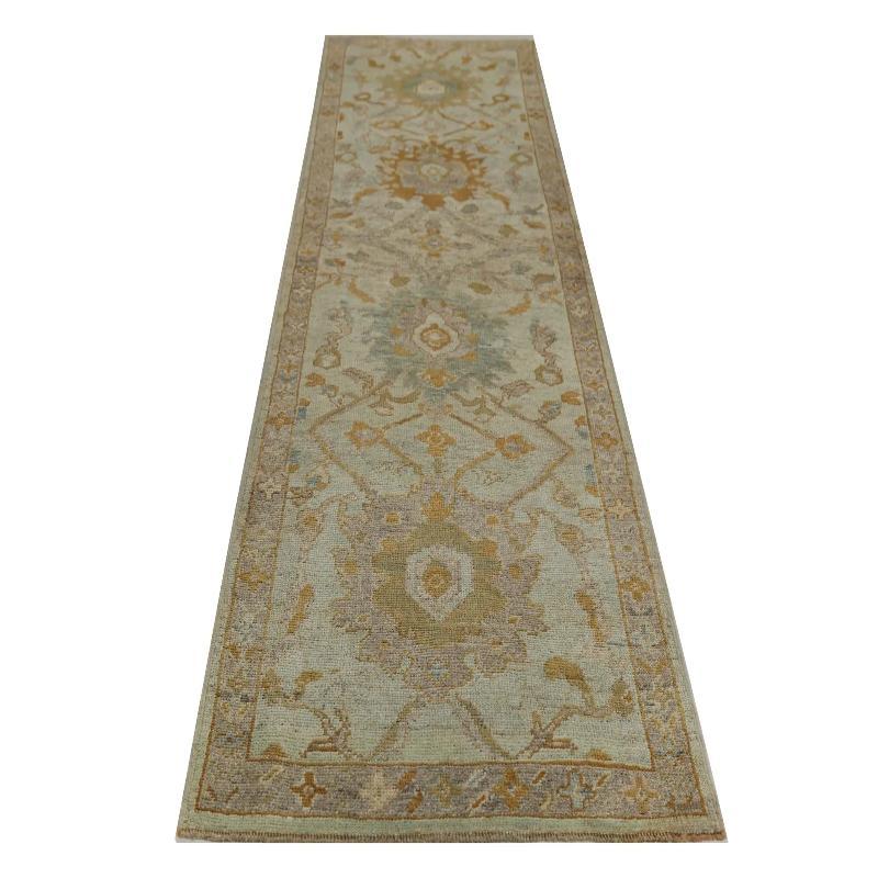 Entdecken Sie die Eleganz von Turkey Oushak mit seinen Teppichen. Dieses exklusive Design, das mit viel Liebe zum Detail entworfen wurde, ist perfekt, um Ihren Raum zu verschönern.