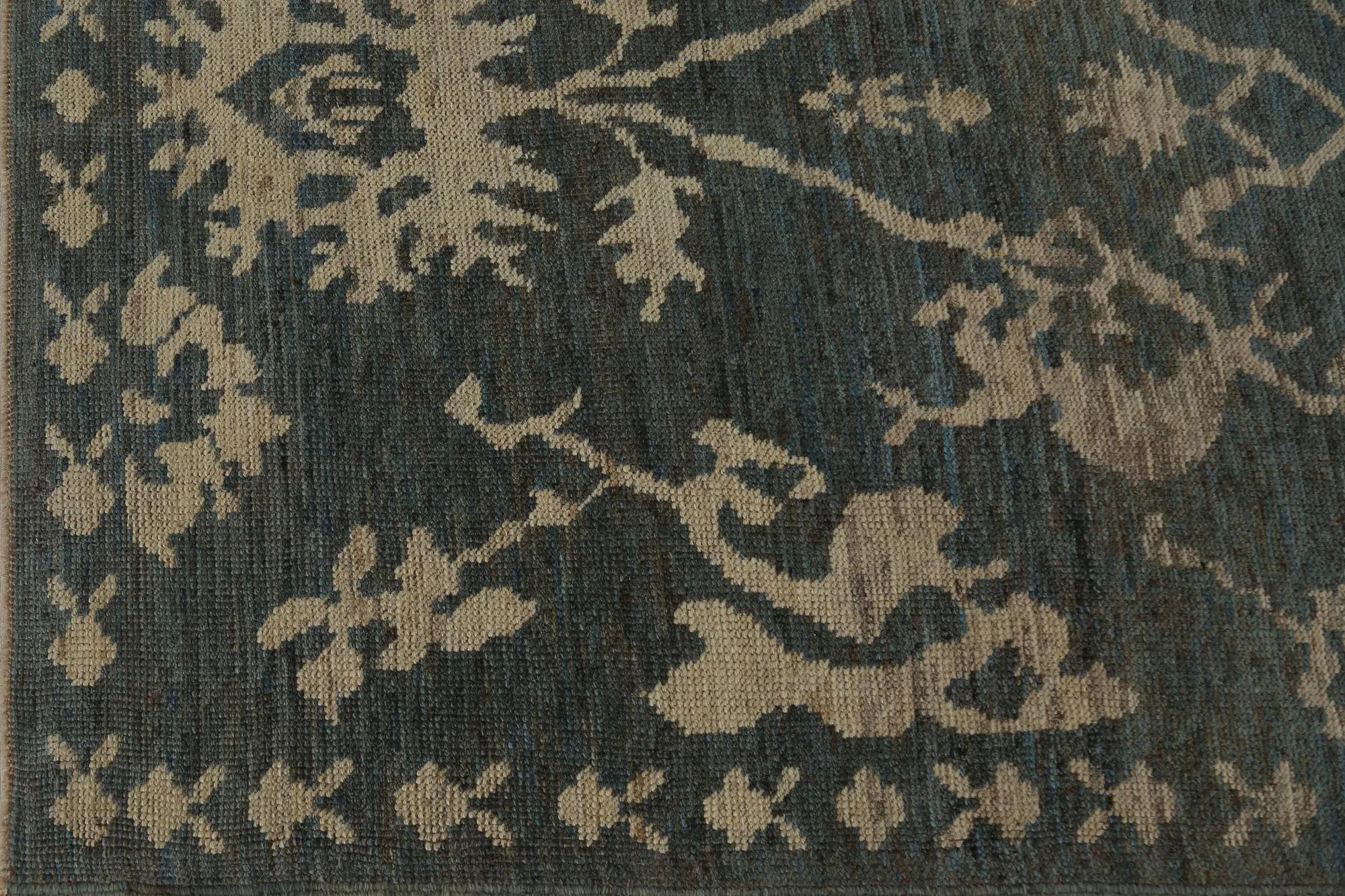Entdecken Sie die Eleganz von Turkey Oushak mit seinen Teppichen. Dieses exklusive Design, das mit viel Liebe zum Detail entworfen wurde, ist perfekt, um Ihren Raum zu verschönern.