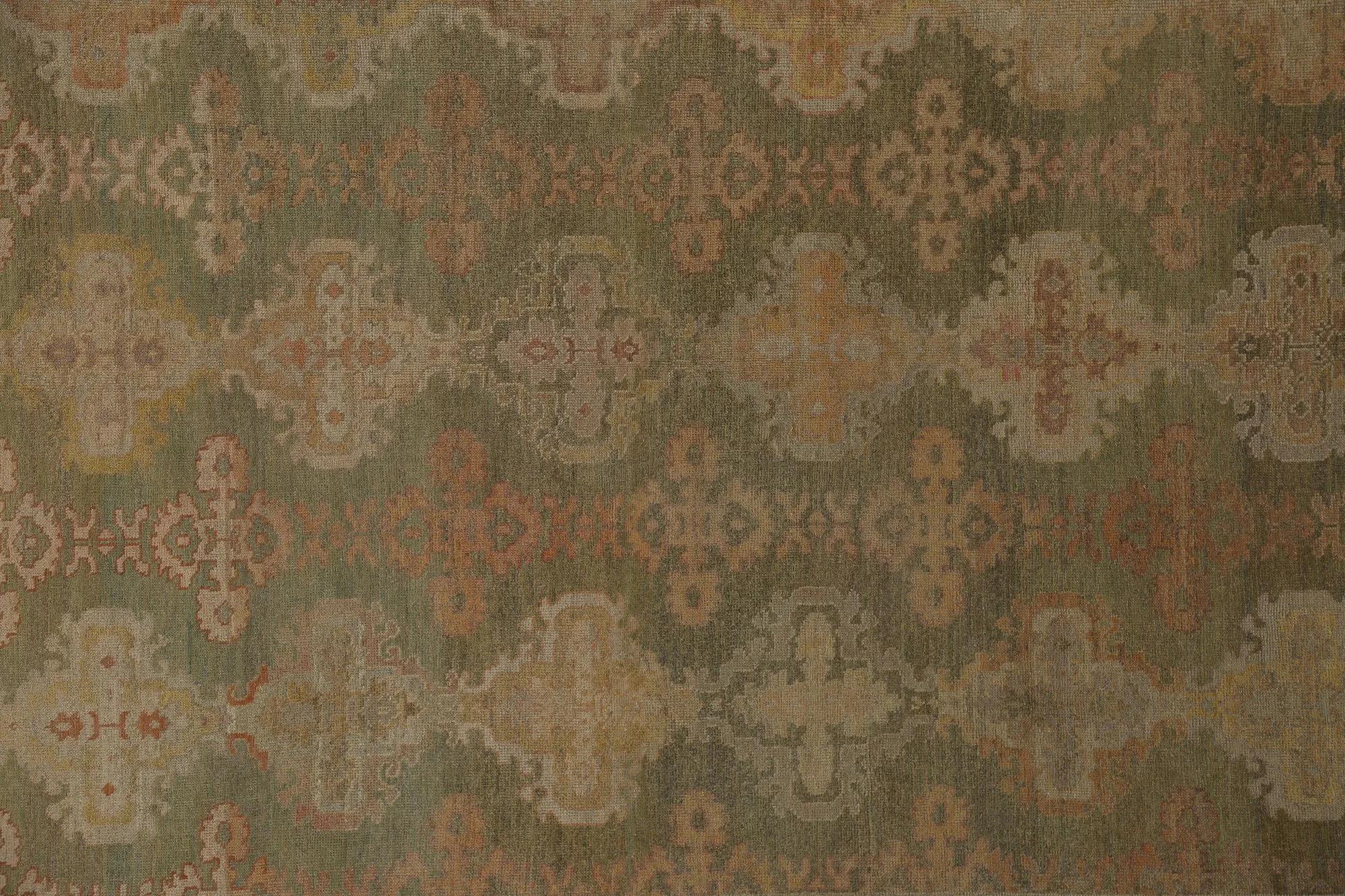 Scopri l'eleganza dei tappeti per l'area della Turchia Oushak. Progettato con una meticolosa attenzione ai dettagli, questo design esclusivo è perfetto per valorizzare il tuo spazio.