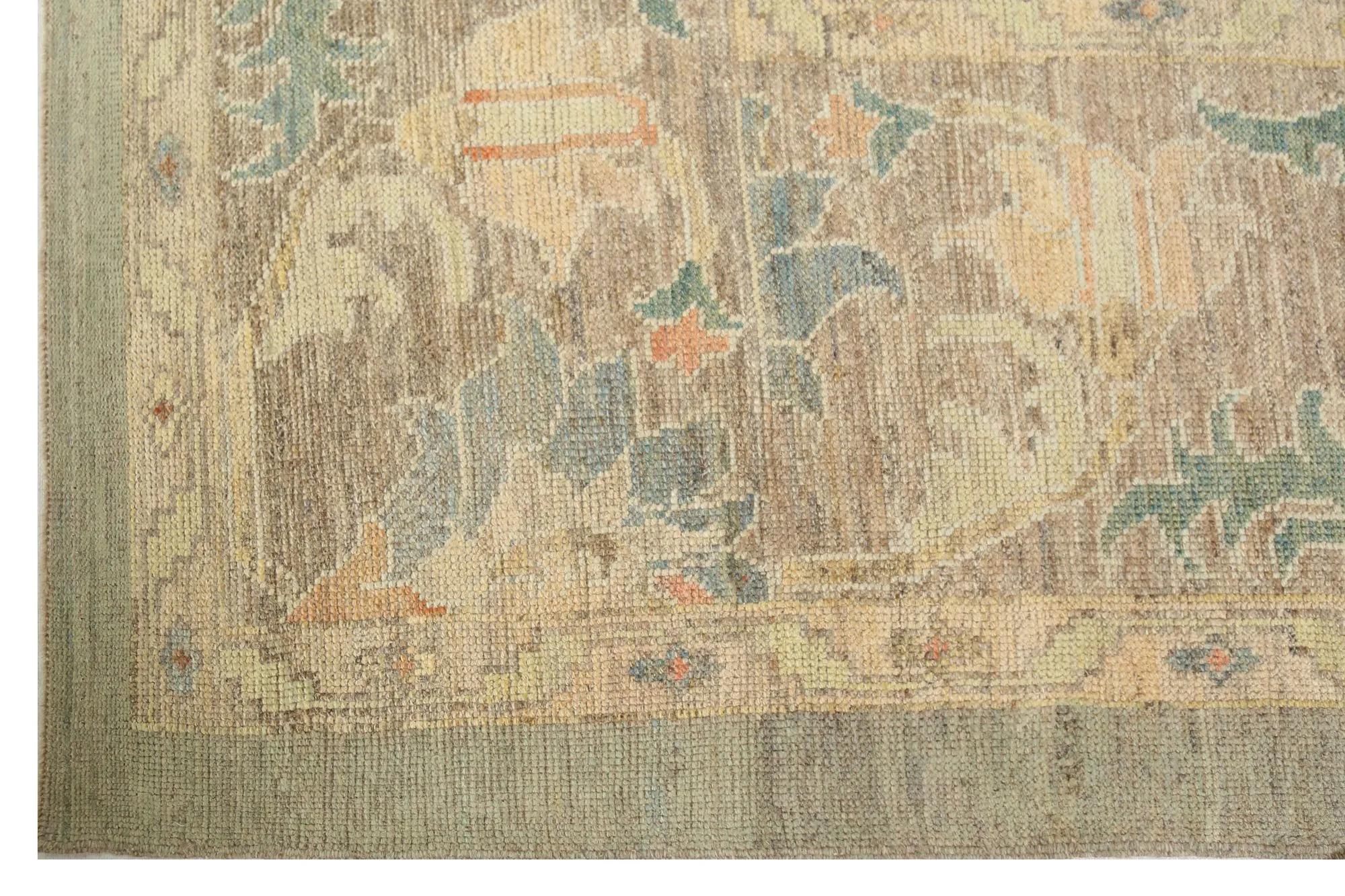 Entdecken Sie die Eleganz von Turkey Oushak mit seinen Teppichen. Dieses exklusive Design, das mit viel Liebe zum Detail entworfen wurde, ist perfekt, um Ihren Raum zu verschönern.