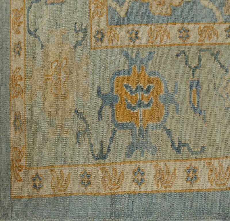 Entdecken Sie die Eleganz von Turkey Oushak mit seinen Teppichen. Dieses exklusive Design, das mit viel Liebe zum Detail entworfen wurde, ist perfekt, um Ihren Raum zu verschönern.