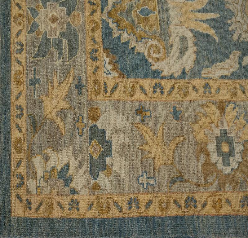 Entdecken Sie die Eleganz von Turkey Oushak mit seinen Teppichen. Dieses exklusive Design, das mit viel Liebe zum Detail entworfen wurde, ist perfekt, um Ihren Raum zu verschönern.