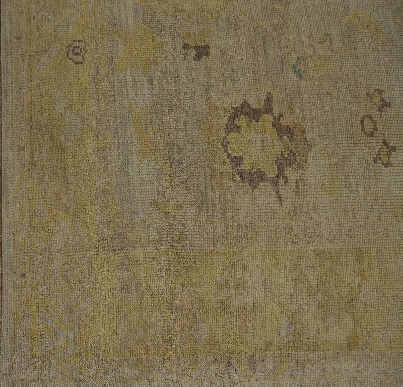 Entdecken Sie die Eleganz von Turkey Oushak mit seinen Teppichen. Dieses exklusive Design, das mit viel Liebe zum Detail entworfen wurde, ist perfekt, um Ihren Raum zu verschönern.