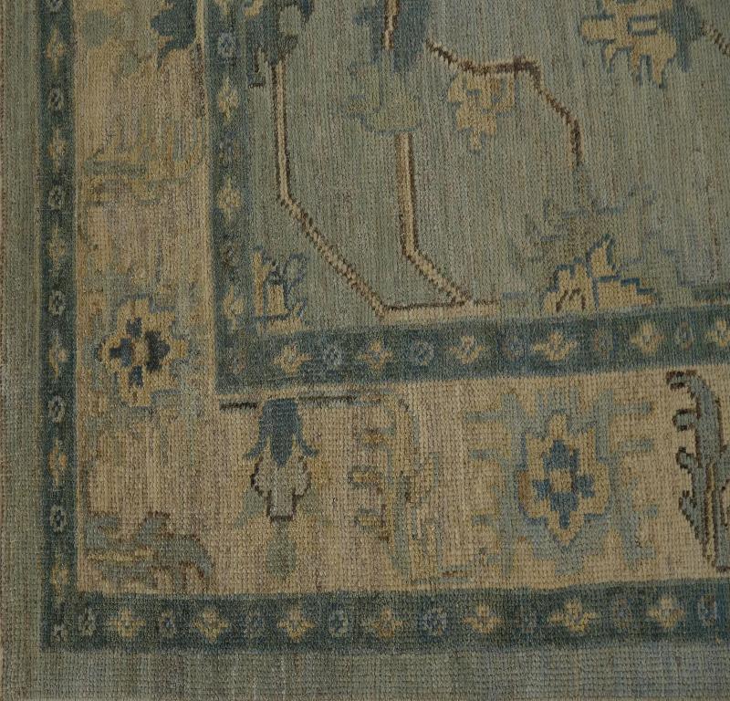 Entdecken Sie die Eleganz von Turkey Oushak mit seinen Teppichen. Dieses exklusive Design, das mit viel Liebe zum Detail entworfen wurde, ist perfekt, um Ihren Raum zu verschönern.