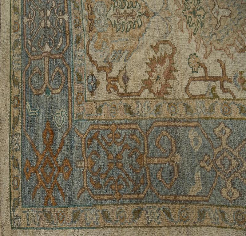 Entdecken Sie die Eleganz von Turkey Oushak mit seinen Teppichen. Dieses exklusive Design, das mit viel Liebe zum Detail entworfen wurde, ist perfekt, um Ihren Raum zu verschönern.