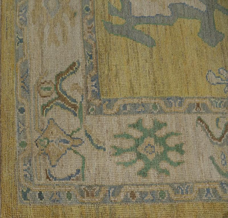 Entdecken Sie die Eleganz von Turkey Oushak mit seinen Teppichen. Dieses exklusive Design, das mit viel Liebe zum Detail entworfen wurde, ist perfekt, um Ihren Raum zu verschönern.