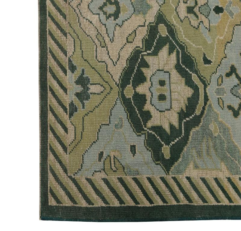 Entdecken Sie die Eleganz von Turkey Oushak mit seinen Teppichen. Dieses exklusive Design, das mit viel Liebe zum Detail entworfen wurde, ist perfekt, um Ihren Raum zu verschönern.
